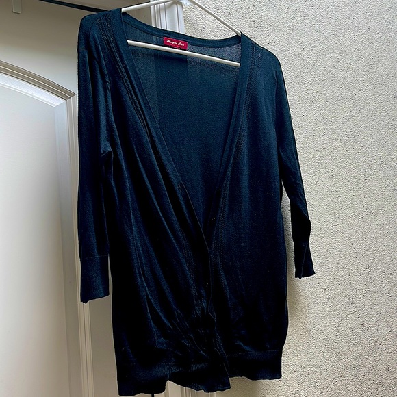 Button down sweater - Picture 1 of 3